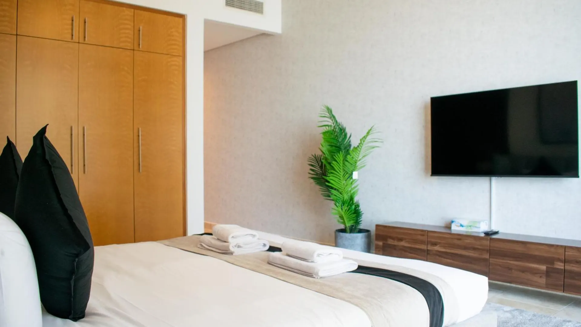 Jbr Grande Living - Stunning Sea View, Pool & Gym Apartment Dubai