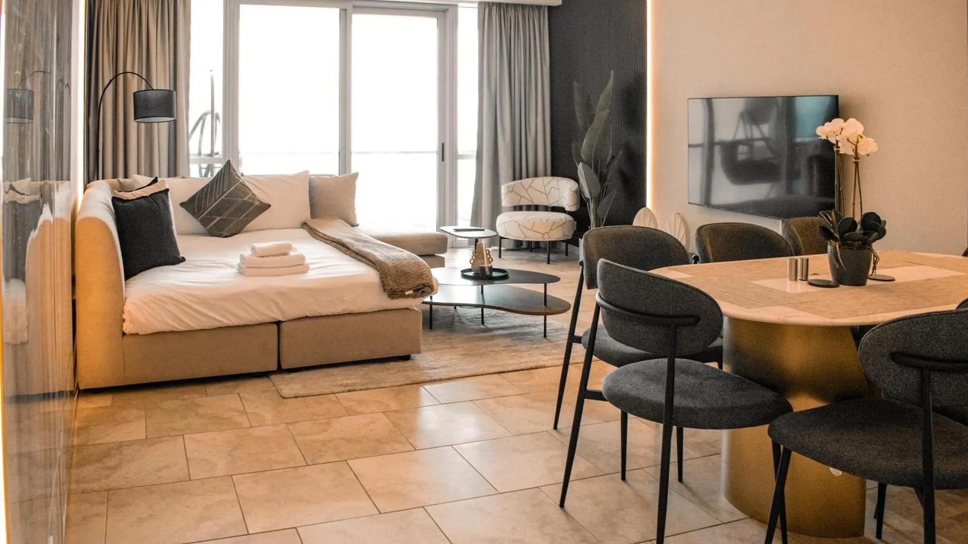 Jbr Grande Living - Stunning Sea View, Pool & Gym Apartment Dubai