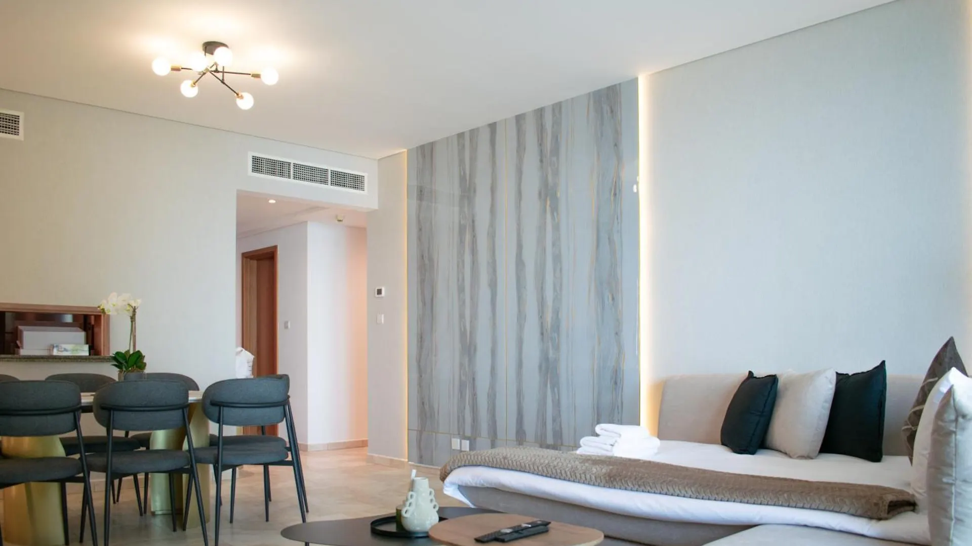 Jbr Grande Living - Stunning Sea View, Pool & Gym Apartment Dubai