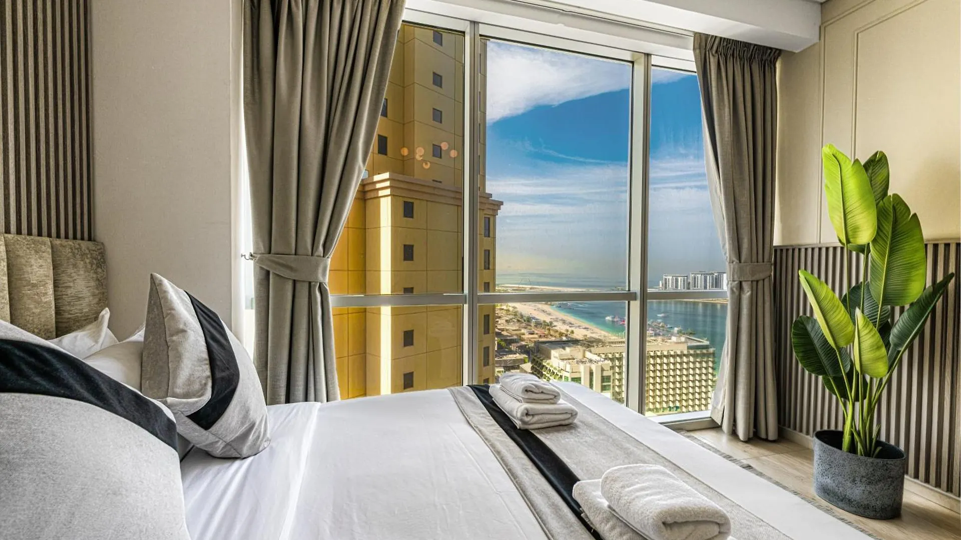Jbr Grande Living - Stunning Sea View, Pool & Gym Apartment Dubai