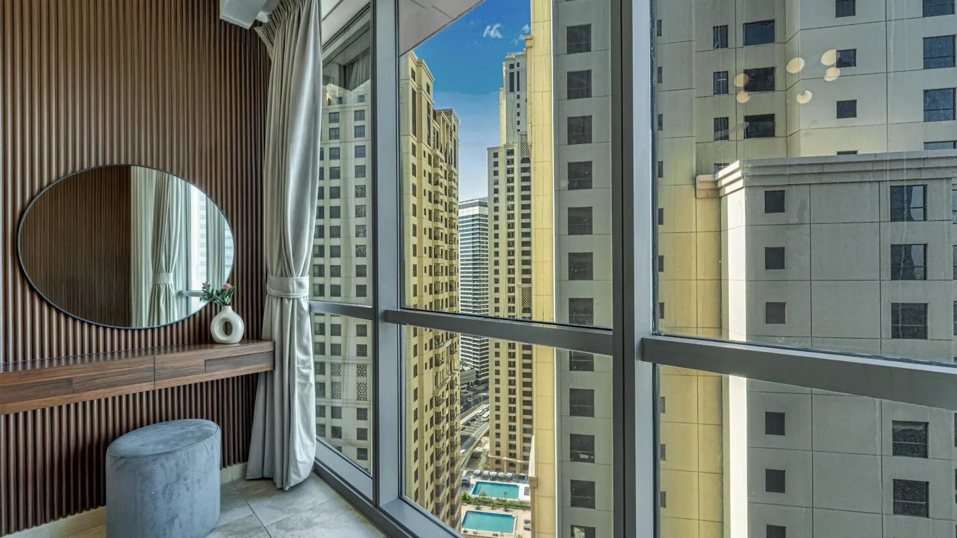 Jbr Grande Living - Stunning Sea View, Pool & Gym Apartment Dubai