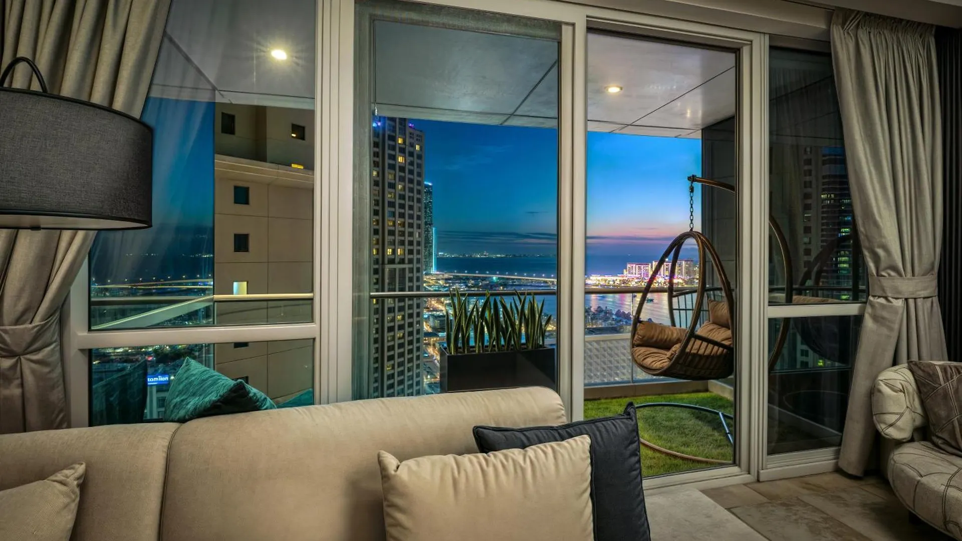 Jbr Grande Living - Stunning Sea View, Pool & Gym Apartment Dubai